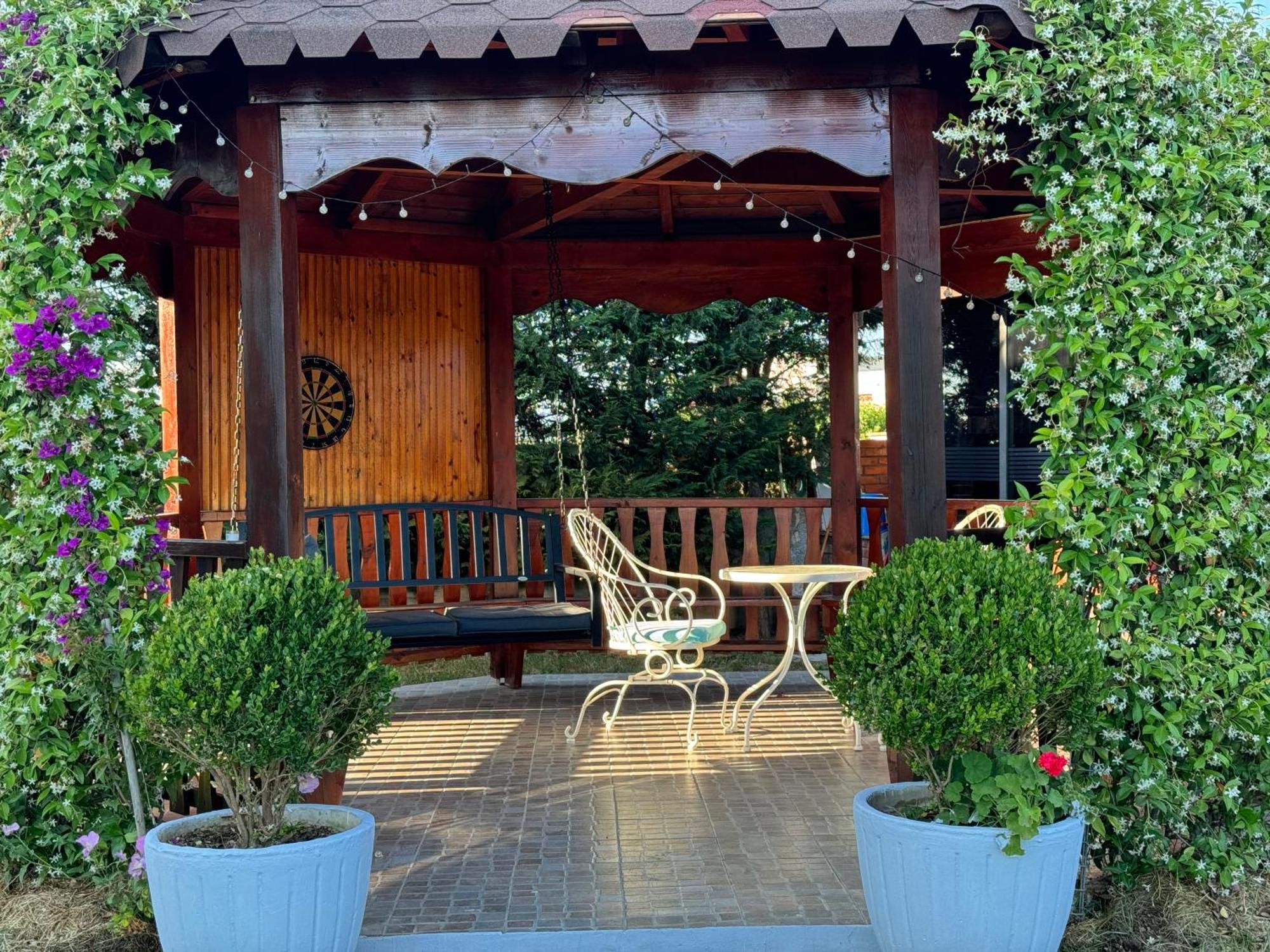 Kunevain Guest House Lezhë Dış mekan fotoğraf
